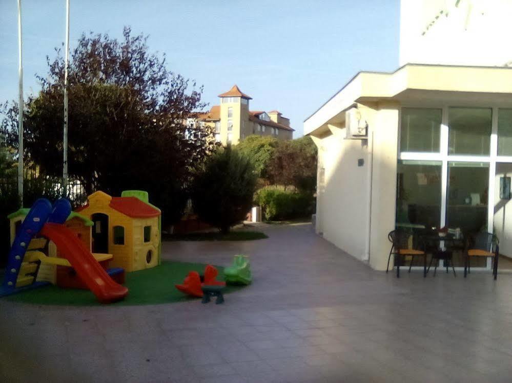 Ξενοδοχείο με διαμερίσματα Julia Family Σάνι Μπιτς