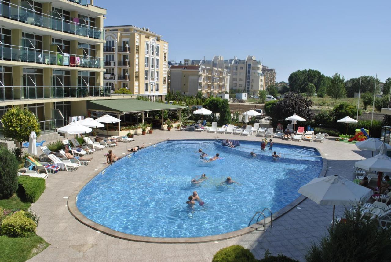 Julia Family Aparthotel 3*
